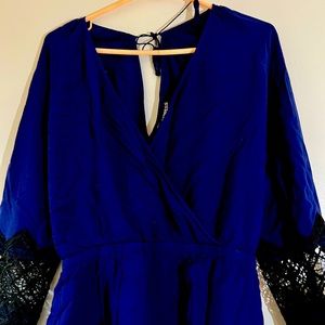 Express long sleeve romper, size small, boot cut shorts, accented sleeves, Vneck